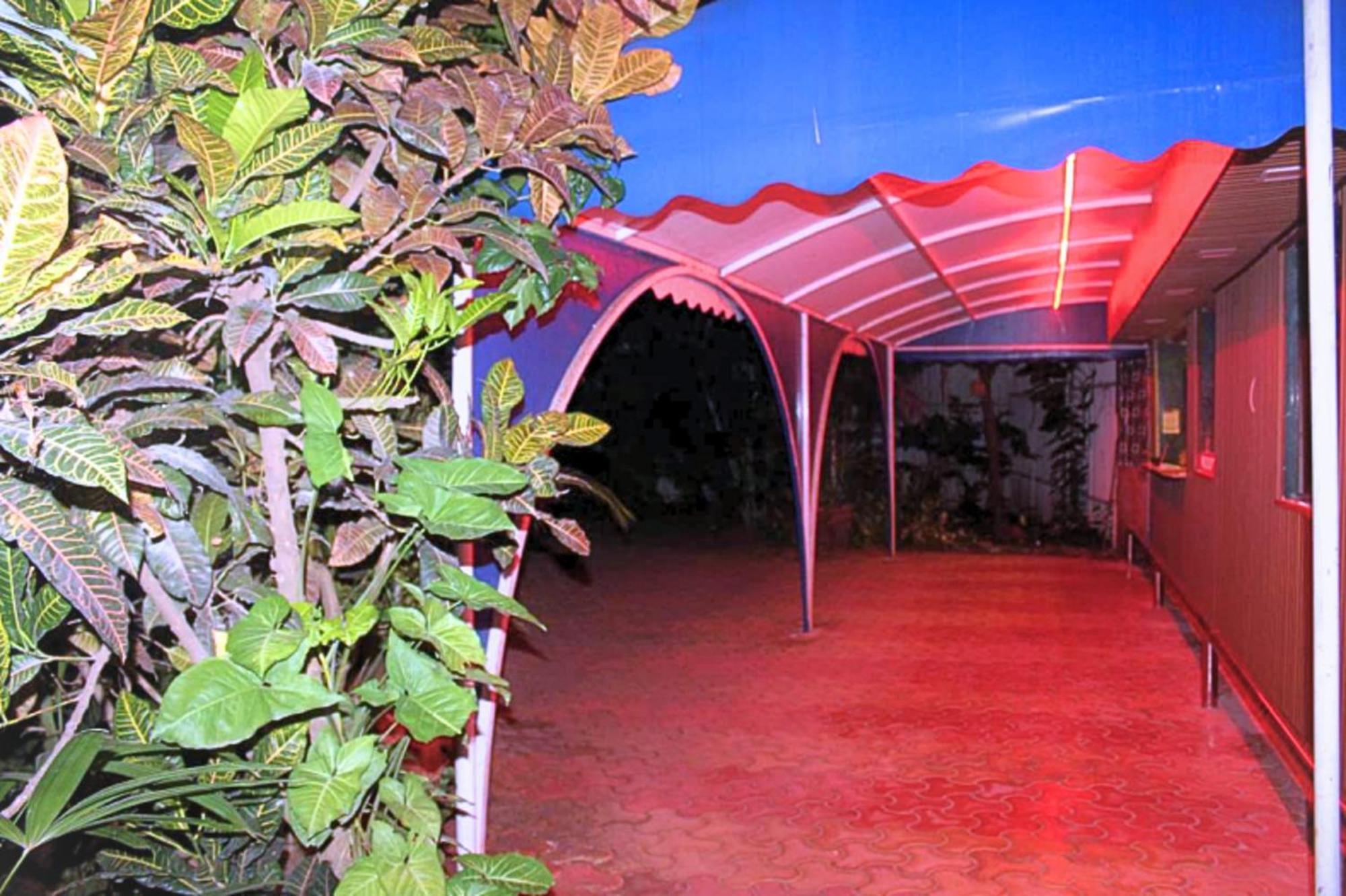 Spring Resort & Lodging Mumbai Exterior foto