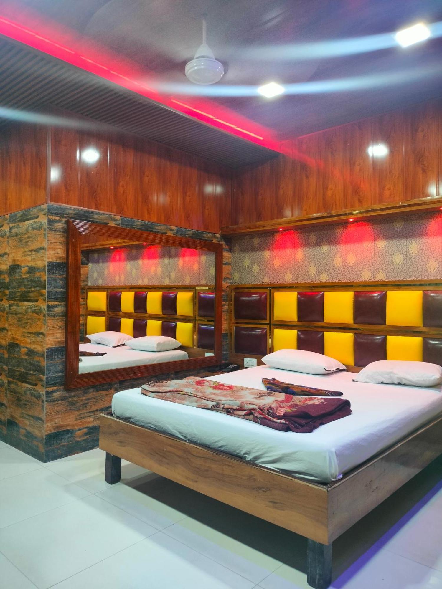 Spring Resort & Lodging Mumbai Exterior foto